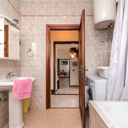 Holiday home Emanuela - Ipc100 By Interhome