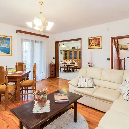 Emanuela - Ipc100 By Interhome *