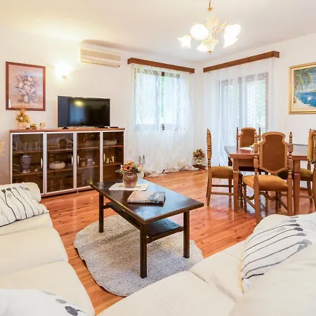 Emanuela - Ipc100 By Interhome * Pican