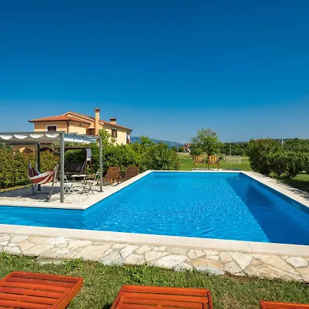 Holiday home Emanuela - Ipc100 By Interhome
