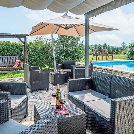 Emanuela By Interhome Pićan