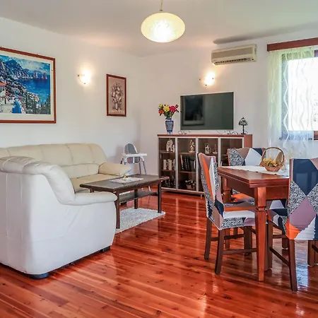 Emanuela - Ipc100 By Interhome * Pićan